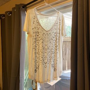 Woman’s apt 9 leopard tshirt. New without tags, smoke free home!